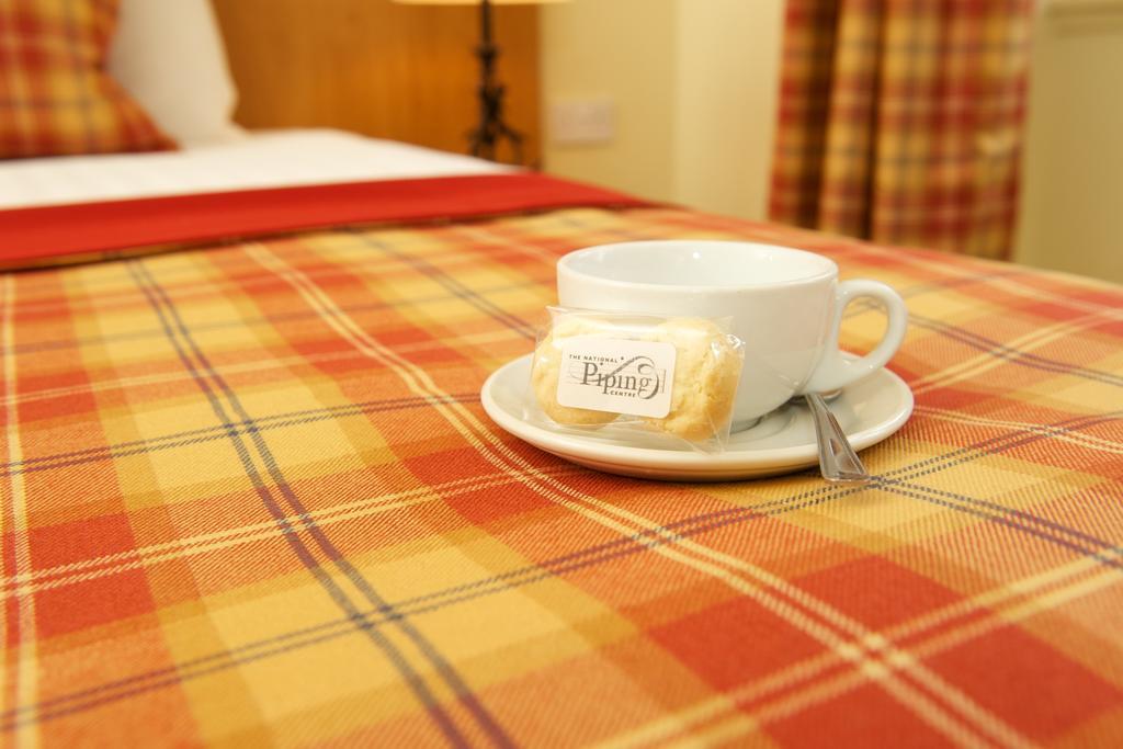 The Pipers' Tryst Hotel กลาสโกว์ ภายนอก รูปภาพ